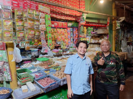 Setia pada Usaha, Tegar dalam Perjalanan — Kisah Pak Suroto dan Istri